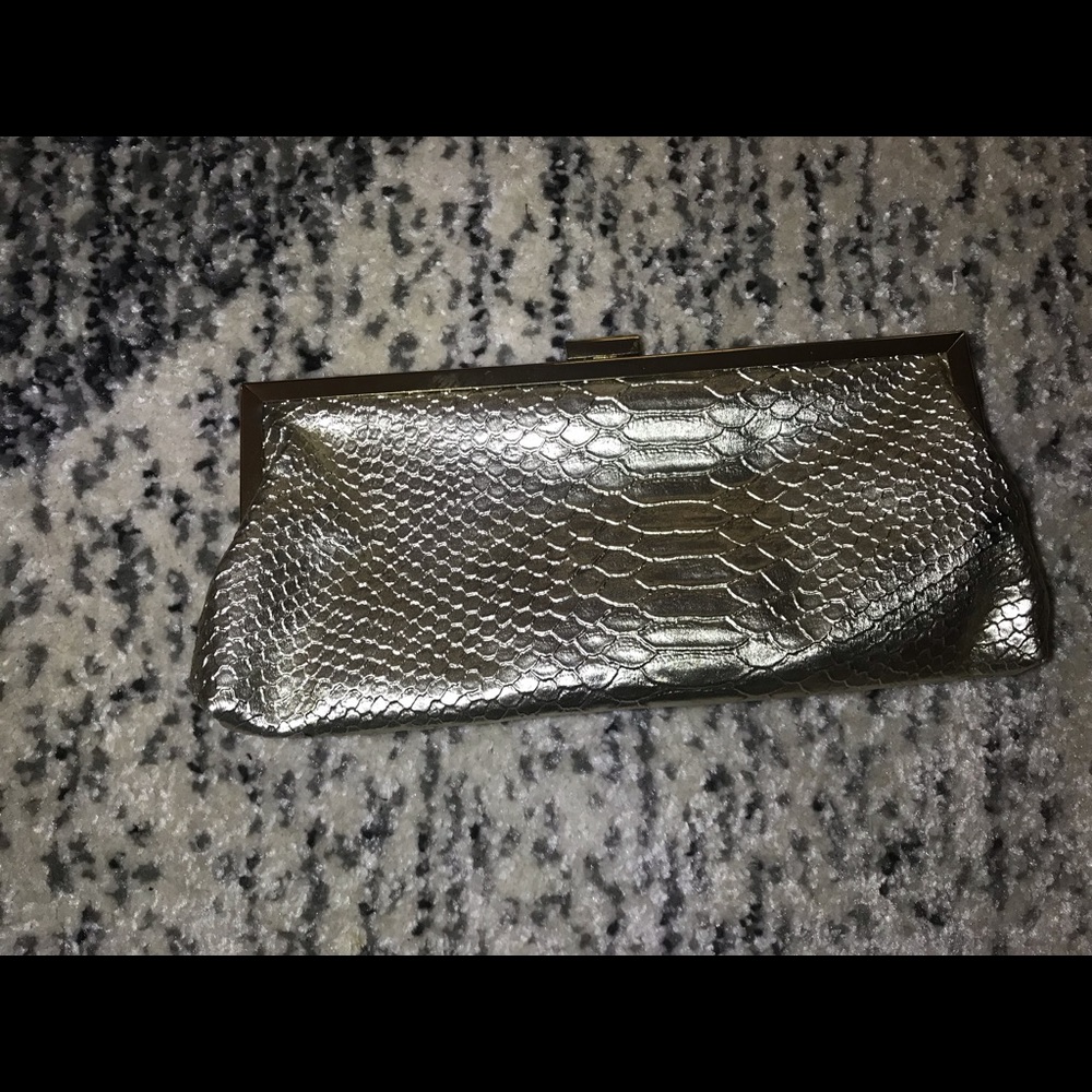Gold clutch
